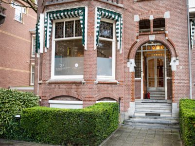 Opening-kliniek-Daria-Voropai-en-Annebeth-Kroeskop-33-401x300