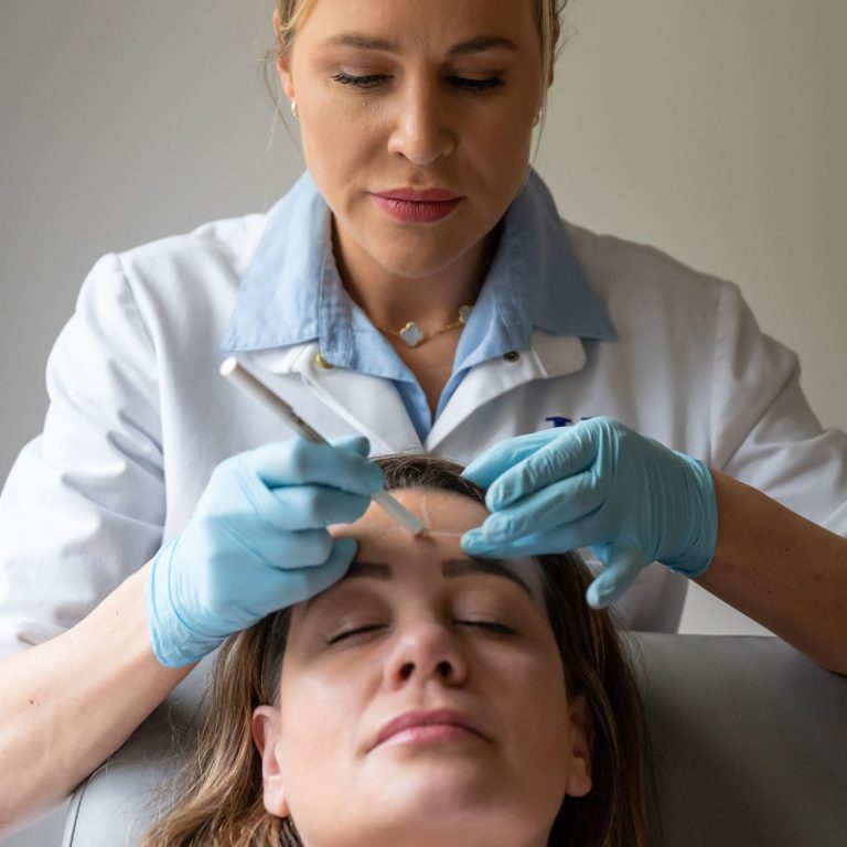 Annebeth_tekent_voorhoofd_botox (1)